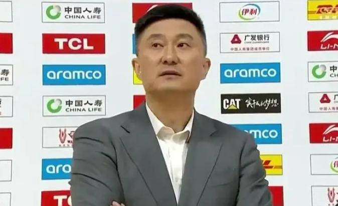 包含地产大亨率团队力撑：万达男篮苦战赛场的词条