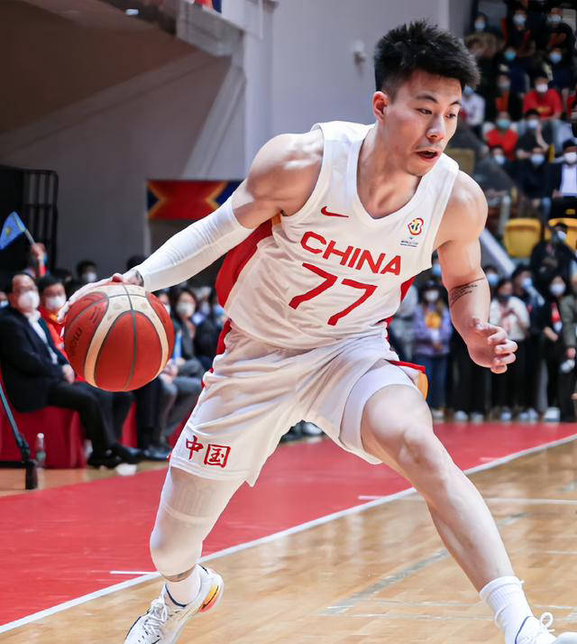 新秀球员崭露头角，挑战老将地位，谁将称霸球场？